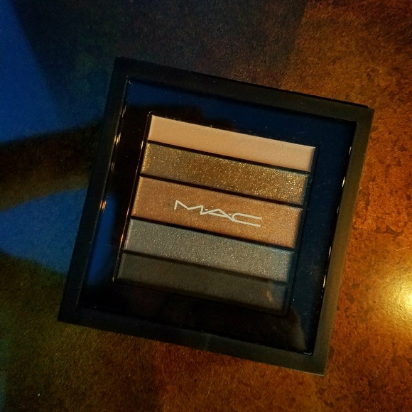 MAC Cosmetics Other - MAC Veluxe Pearlfusion Shadow